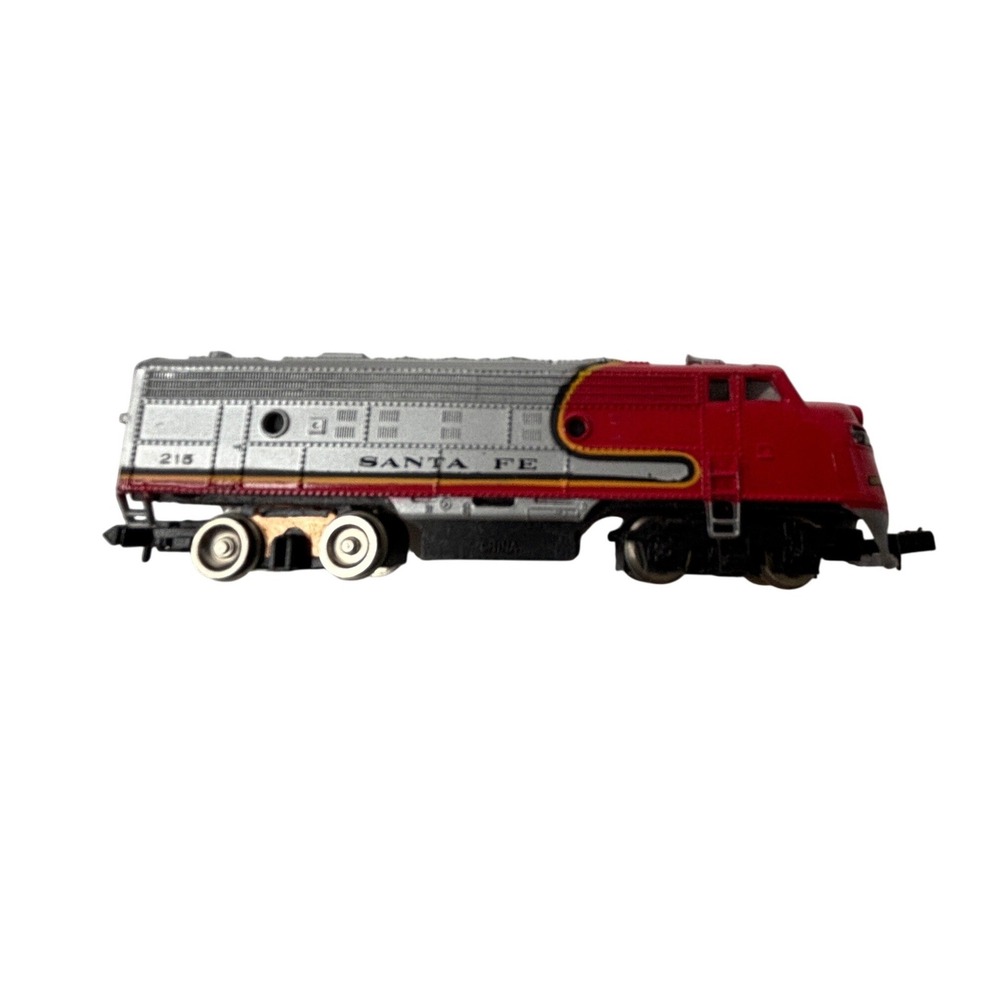N-Scale Bachmann Santa Fe F7-A Dummy Non-Powered Diesel Locomotive #215 Train‎